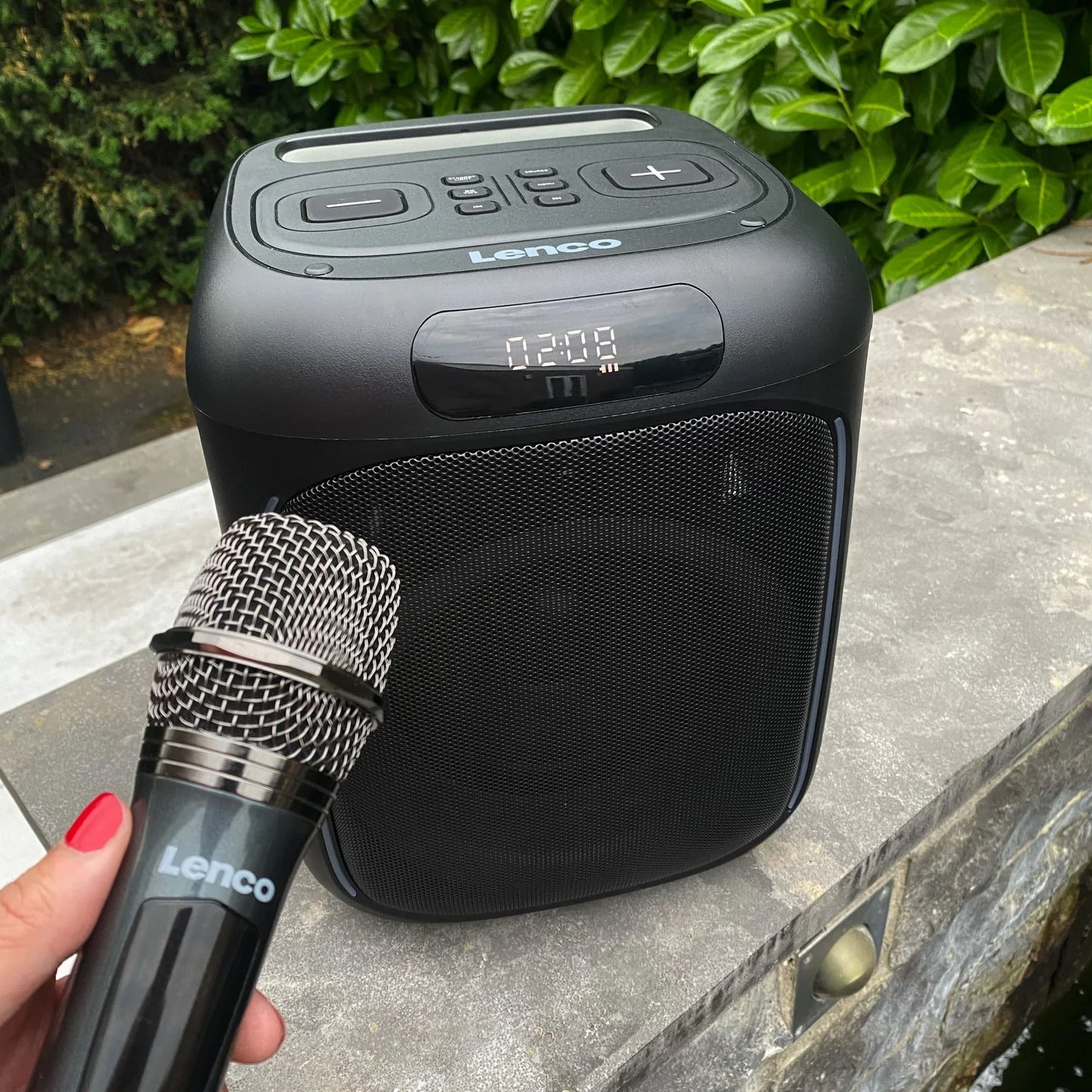 Lenco PA-100 - Party speaker with lights and wireless mic
